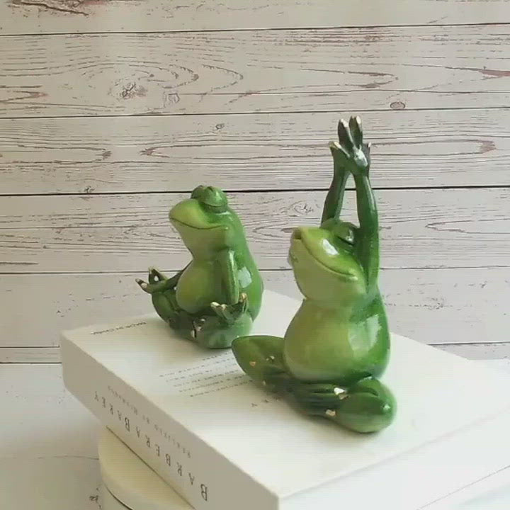 #174 Yoga Green Frog Figurines
